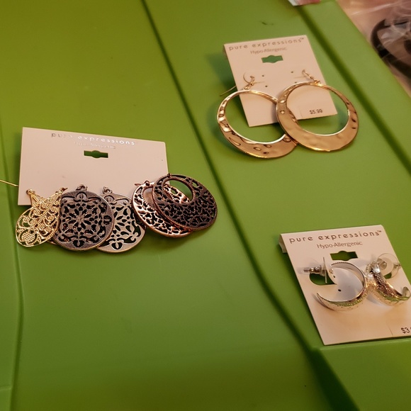 (Lot 12) Women's Earrings, Hypo-Allergenic - Picture 1 of 6